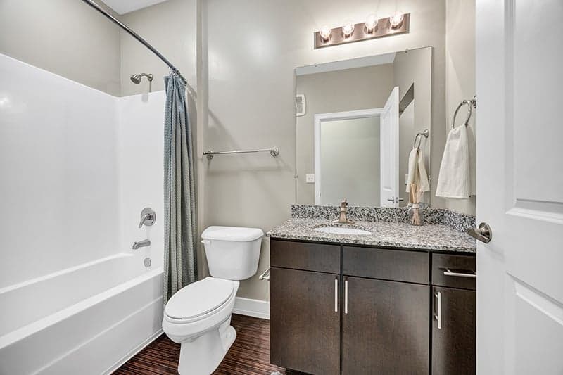 Park-Place-Waco-Model-Bathroom-02