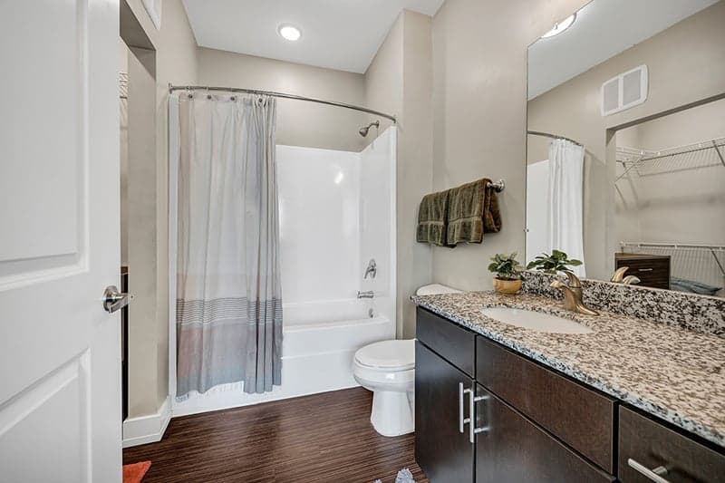 Park-Place-Waco-Model-Bathroom-03